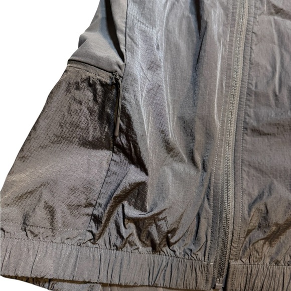 ✨ Adidas HIIT Training Gray Athletic Vest Small Men’s Lightweight Activewear ✨ - Picture 4 of 8